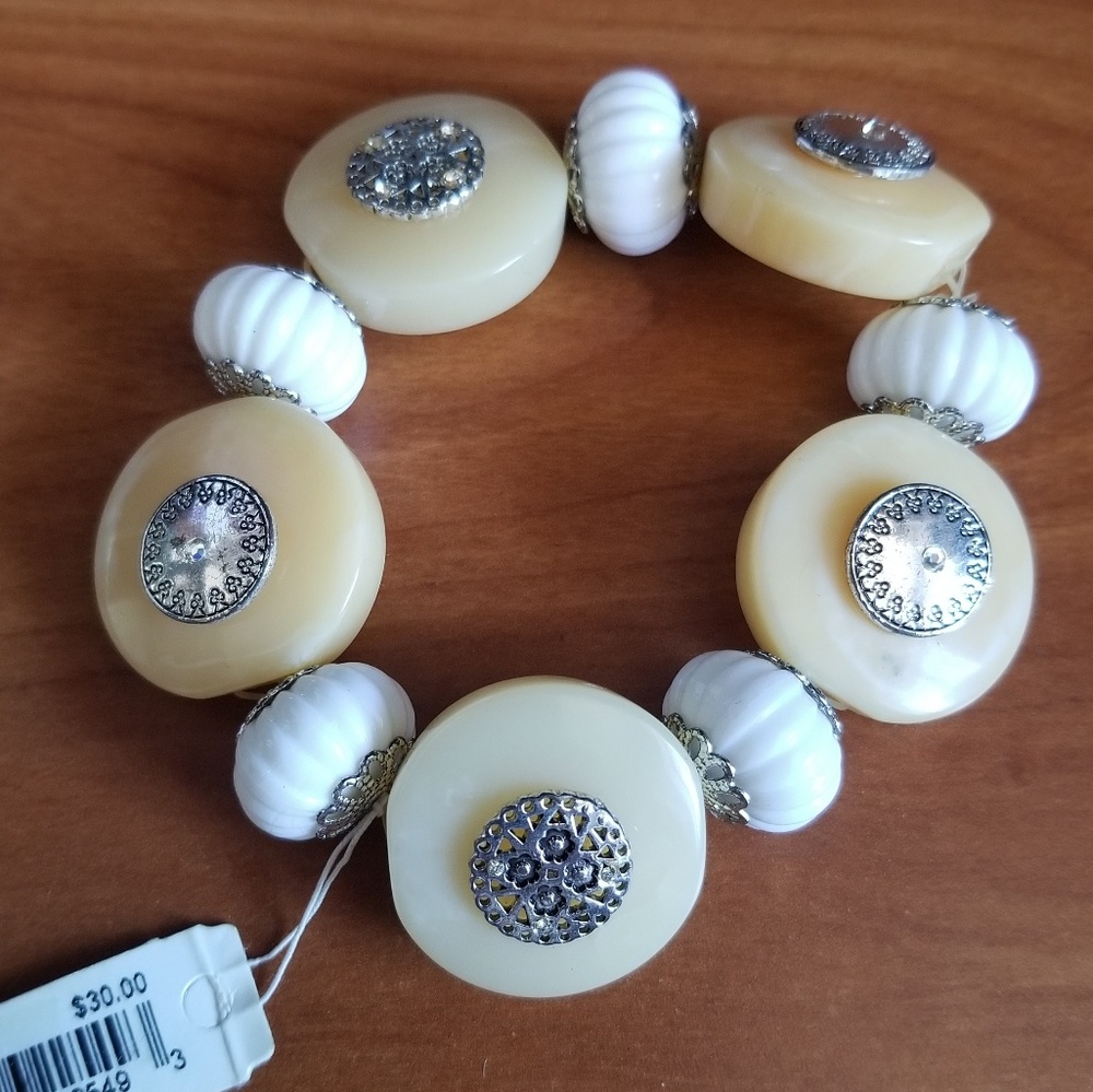 Beautiful stylish stretchy accent bracelet